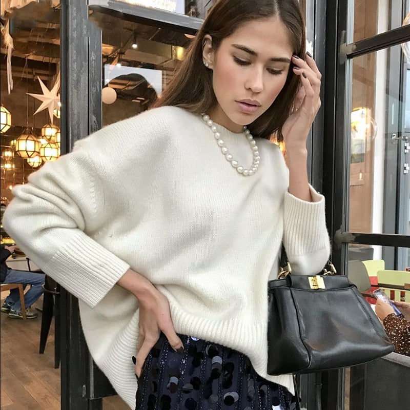 Elegant Soft-Knit Sweater – Chic Relaxed Silhouette