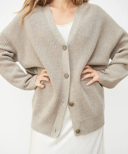 Soft-Blend Cardigan – V Neck & Lightweight Warmth Fit