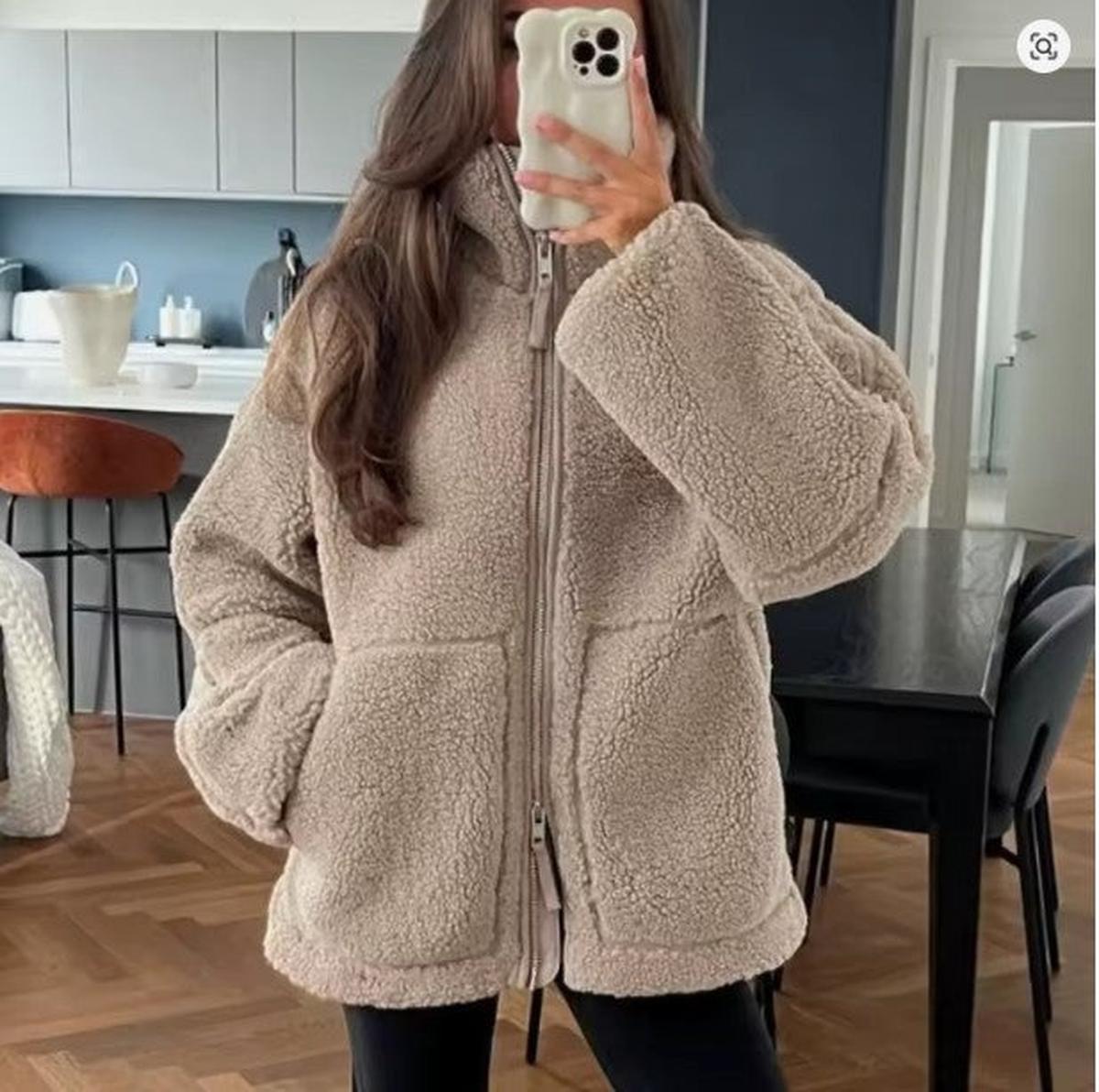Women's Oversized Wool Jacket With Stand-Up Collar