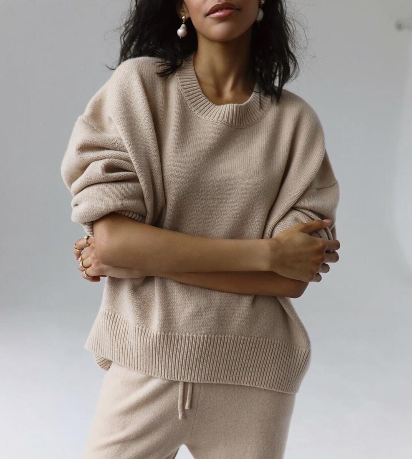 Elegant Soft-Knit Sweater – Chic Relaxed Silhouette